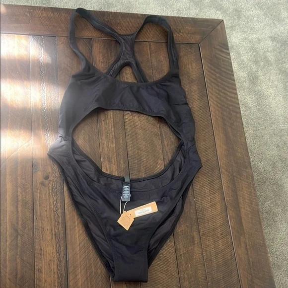 Skims Monokini Swimsuit - Picture 4 of 8